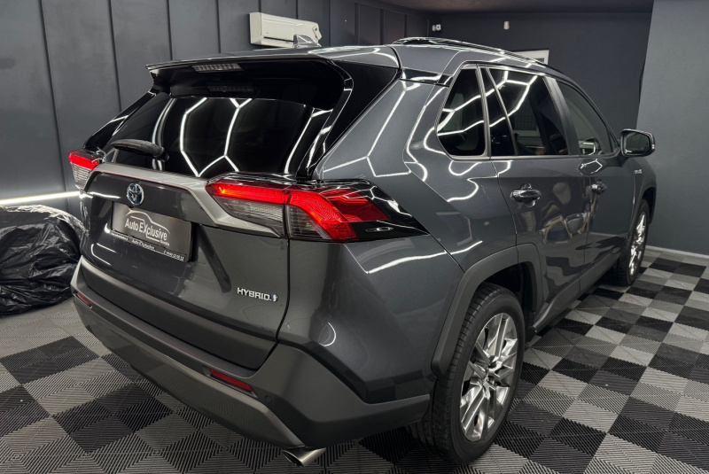  Ponuka vozidiel / Toyota RAV4 2.5 Hybrid e-CVT Executive FWD - video