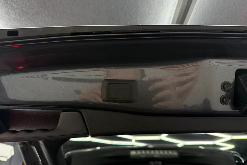  Ponuka vozidiel / Toyota RAV4 2.5 Hybrid e-CVT Executive FWD - video