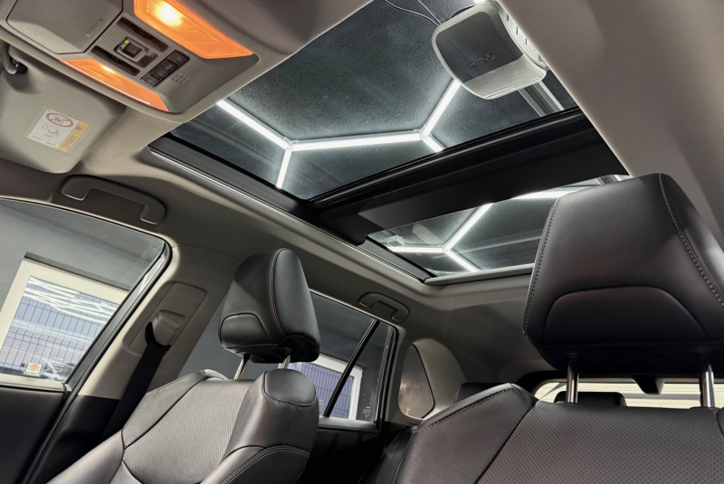 Ponuka vozidiel / Toyota RAV4 2.5 Hybrid e-CVT Executive FWD - video Ponuka vozidiel / Toyota RAV4 2.5 Hybrid e-CVT Executive FWD - video