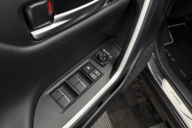 Ponuka vozidiel / Toyota RAV4 2.5 Hybrid e-CVT Executive FWD - video Ponuka vozidiel / Toyota RAV4 2.5 Hybrid e-CVT Executive FWD - video