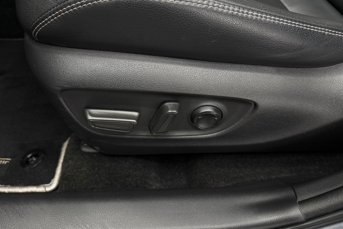 Ponuka vozidiel / Toyota RAV4 2.5 Hybrid e-CVT Executive FWD - video Ponuka vozidiel / Toyota RAV4 2.5 Hybrid e-CVT Executive FWD - video