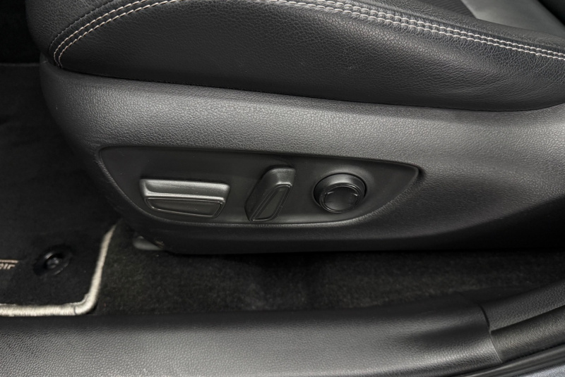 Ponuka vozidiel / Toyota RAV4 2.5 Hybrid e-CVT Executive FWD - video Ponuka vozidiel / Toyota RAV4 2.5 Hybrid e-CVT Executive FWD - video