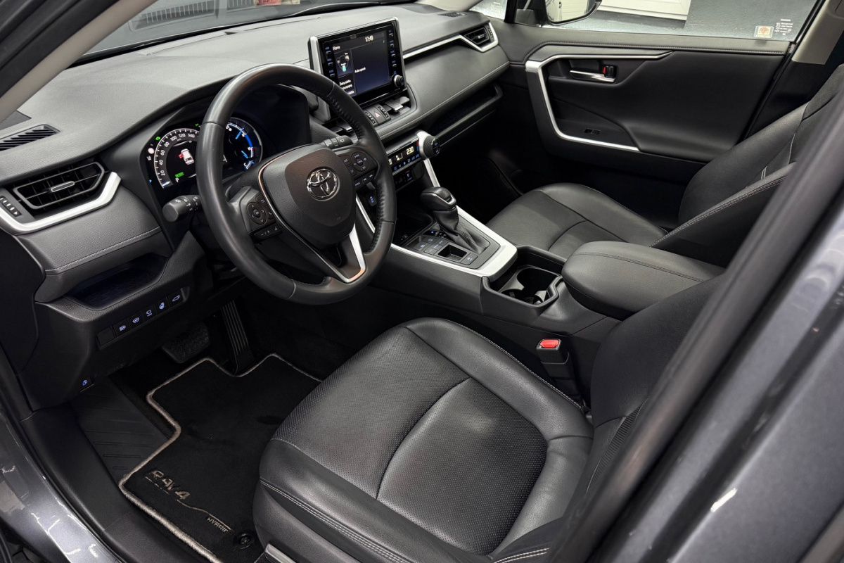 Ponuka vozidiel / Toyota RAV4 2.5 Hybrid e-CVT Executive FWD - video Ponuka vozidiel / Toyota RAV4 2.5 Hybrid e-CVT Executive FWD - video