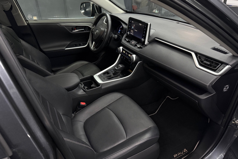 Ponuka vozidiel / Toyota RAV4 2.5 Hybrid e-CVT Executive FWD - video Ponuka vozidiel / Toyota RAV4 2.5 Hybrid e-CVT Executive FWD - video