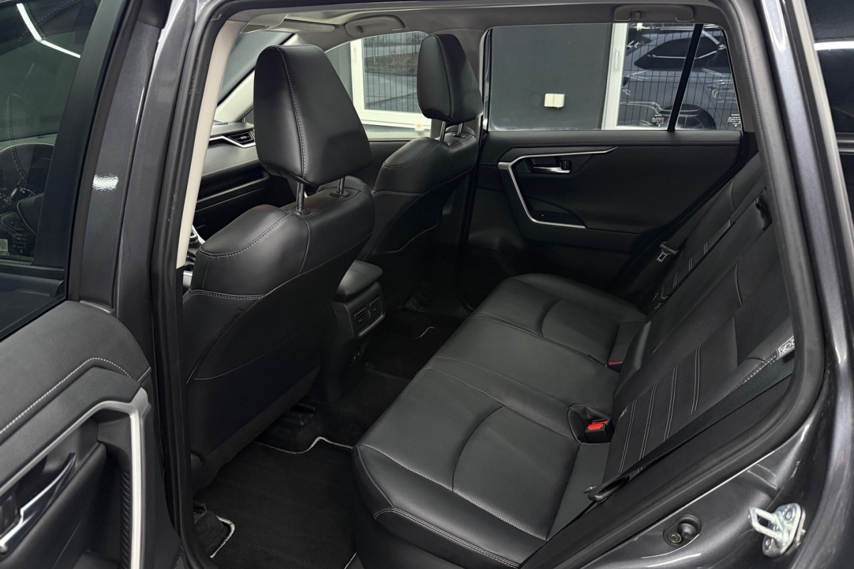 Ponuka vozidiel / Toyota RAV4 2.5 Hybrid e-CVT Executive FWD - video