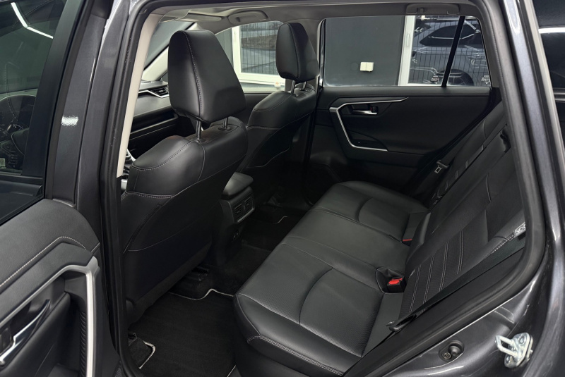  Ponuka vozidiel / Toyota RAV4 2.5 Hybrid e-CVT Executive FWD - video