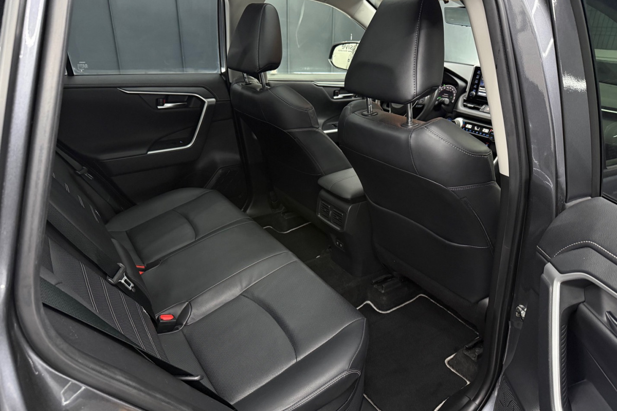 Ponuka vozidiel / Toyota RAV4 2.5 Hybrid e-CVT Executive FWD - video