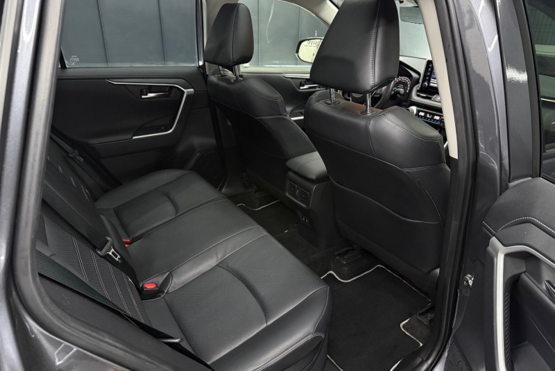  Ponuka vozidiel / Toyota RAV4 2.5 Hybrid e-CVT Executive FWD - video