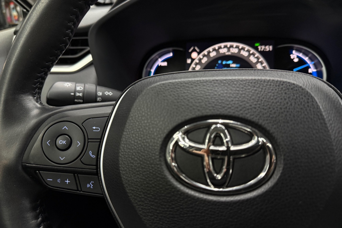 Ponuka vozidiel / Toyota RAV4 2.5 Hybrid e-CVT Executive FWD - video