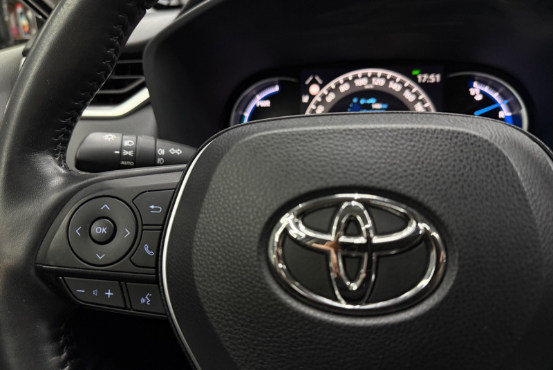 Ponuka vozidiel / Toyota RAV4 2.5 Hybrid e-CVT Executive FWD - video Ponuka vozidiel / Toyota RAV4 2.5 Hybrid e-CVT Executive FWD - video