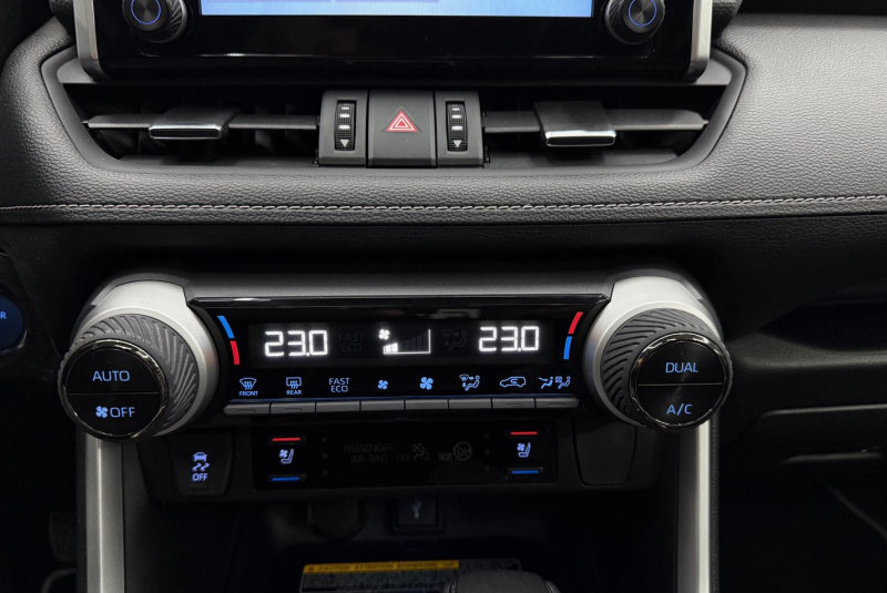 Ponuka vozidiel / Toyota RAV4 2.5 Hybrid e-CVT Executive FWD - video Ponuka vozidiel / Toyota RAV4 2.5 Hybrid e-CVT Executive FWD - video