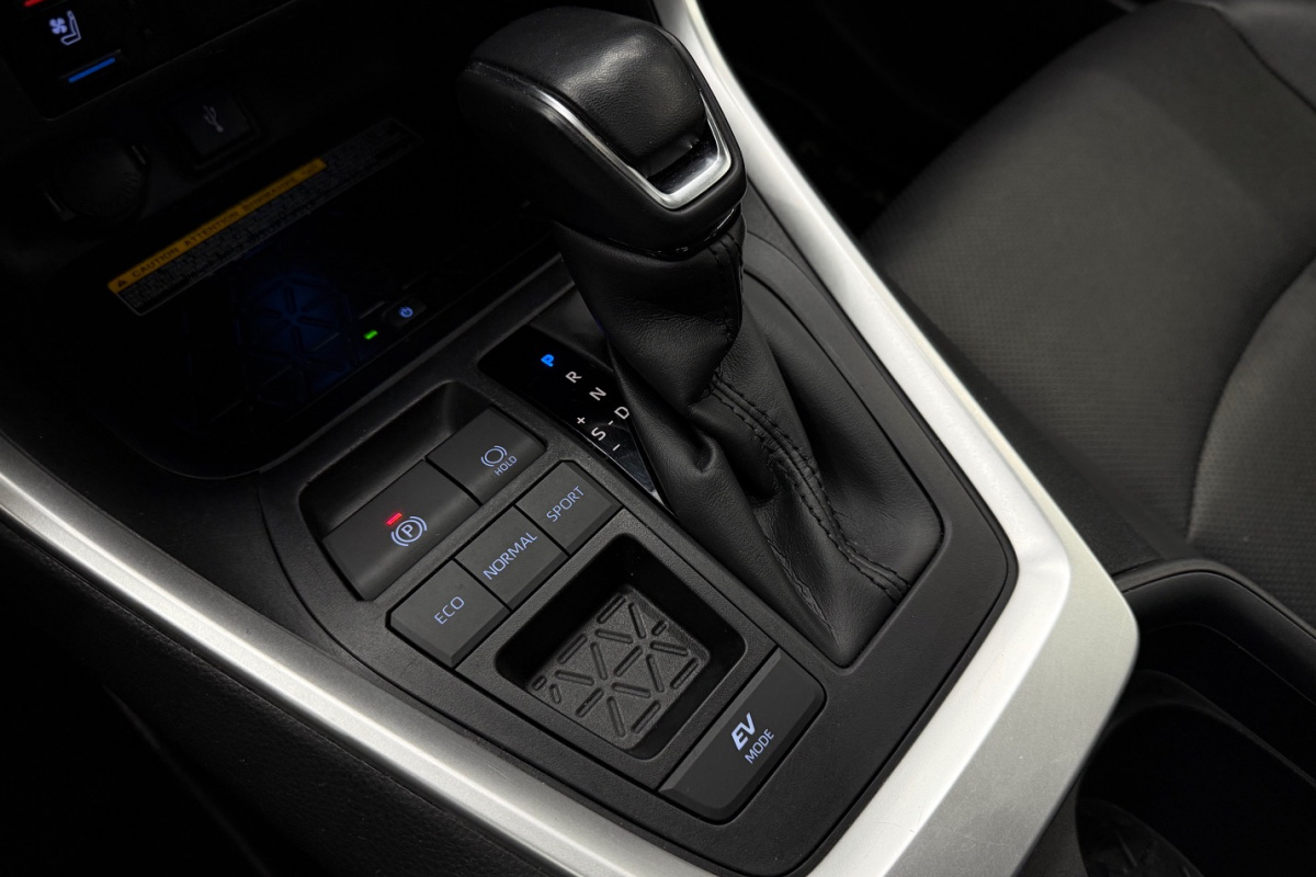 Ponuka vozidiel / Toyota RAV4 2.5 Hybrid e-CVT Executive FWD - video