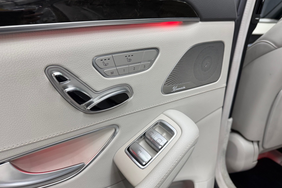 Ponuka vozidiel / Mercedes-Benz S trieda Sedan 350 BlueTEC L 4matic - video