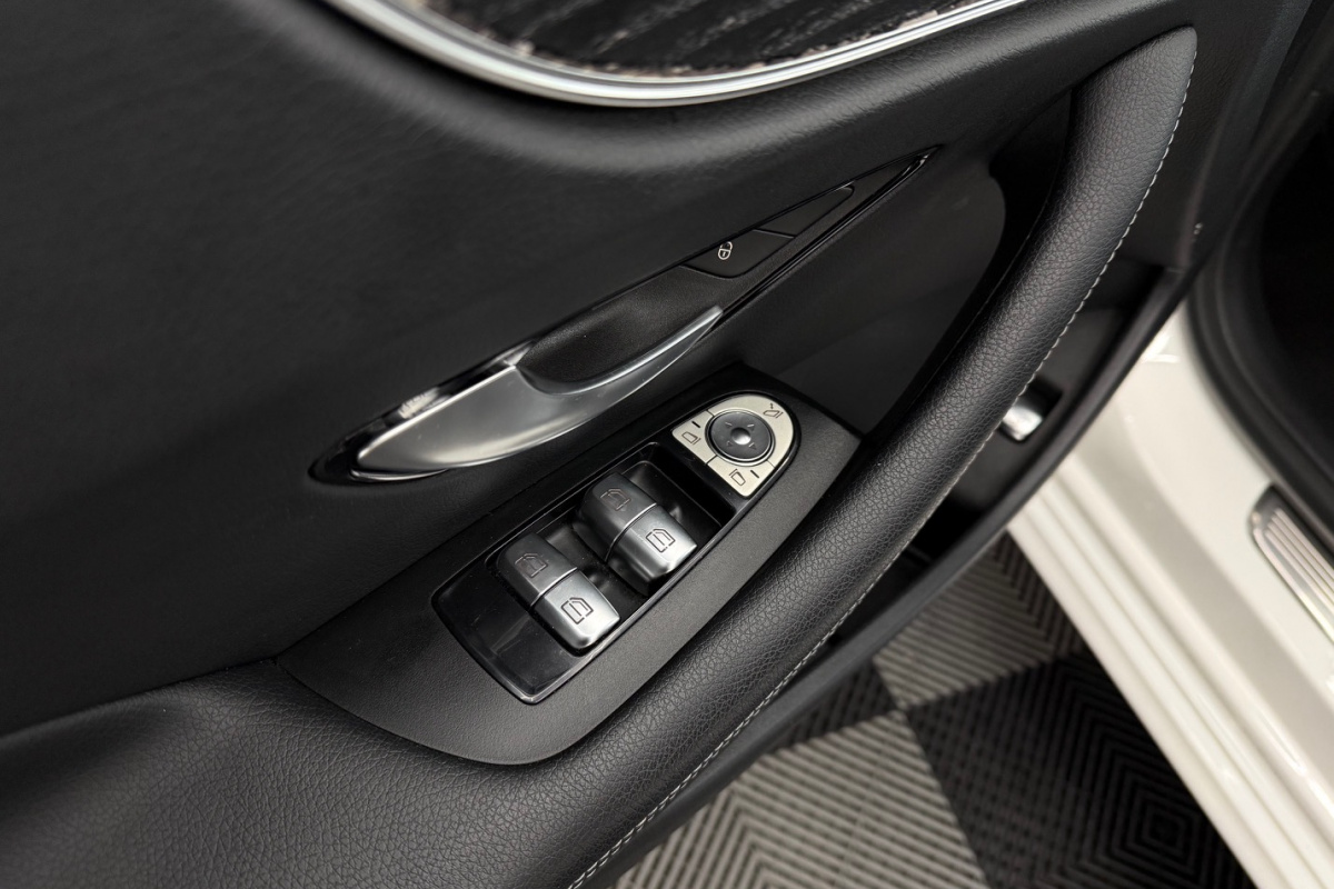 Ponuka vozidiel / Mercedes-Benz E trieda Kupé 200 4matic A/T - video