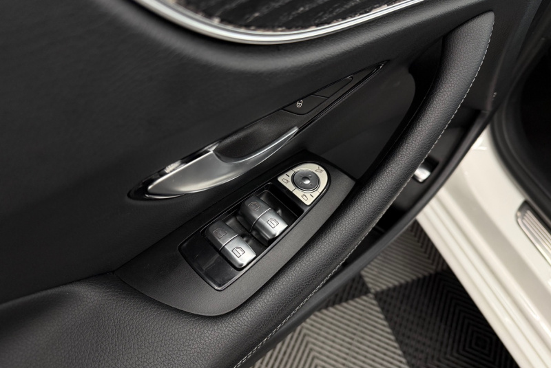  Ponuka vozidiel / Mercedes-Benz E trieda Kupé 200 4matic A/T - video