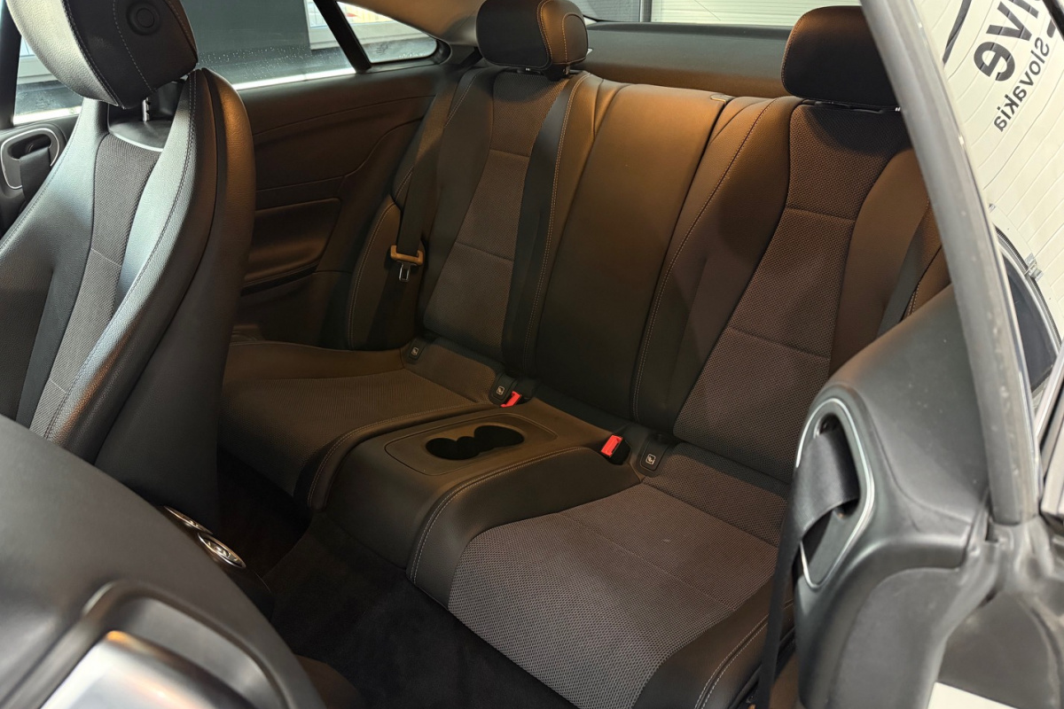 Ponuka vozidiel / Mercedes-Benz E trieda Kupé 200 4matic A/T - video