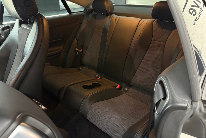  Ponuka vozidiel / Mercedes-Benz E trieda Kupé 200 4matic A/T - video