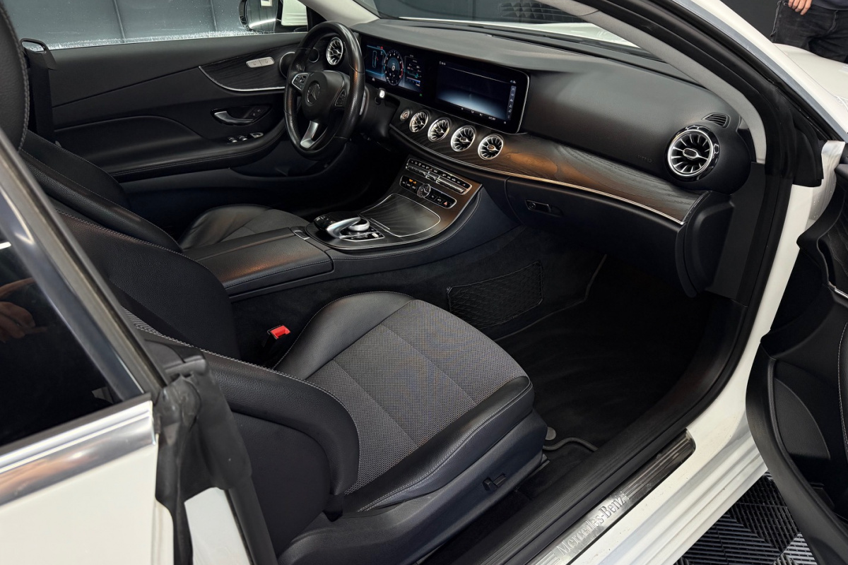 Ponuka vozidiel / Mercedes-Benz E trieda Kupé 200 4matic A/T - video