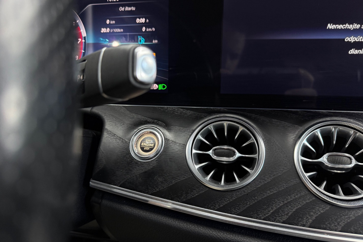 Ponuka vozidiel / Mercedes-Benz E trieda Kupé 200 4matic A/T - video Ponuka vozidiel / Mercedes-Benz E trieda Kupé 200 4matic A/T - video