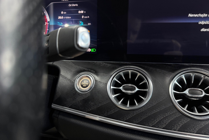  Ponuka vozidiel / Mercedes-Benz E trieda Kupé 200 4matic A/T - video