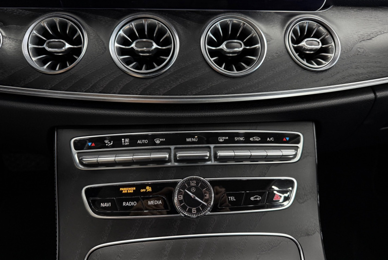 Ponuka vozidiel / Mercedes-Benz E trieda Kupé 200 4matic A/T - video Ponuka vozidiel / Mercedes-Benz E trieda Kupé 200 4matic A/T - video