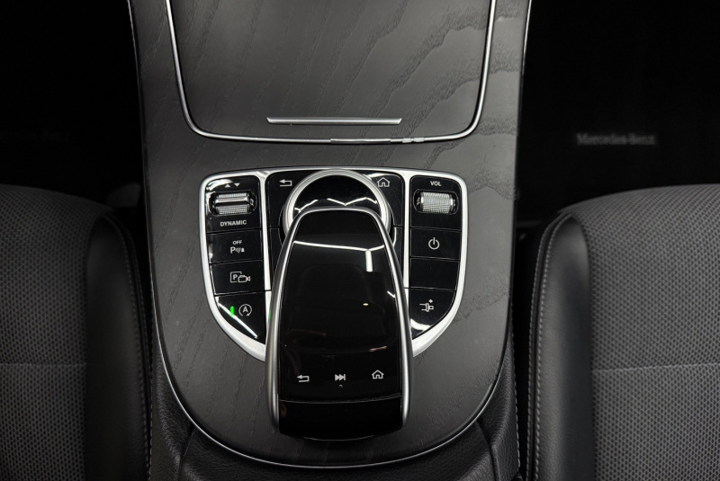 Ponuka vozidiel / Mercedes-Benz E trieda Kupé 200 4matic A/T - video Ponuka vozidiel / Mercedes-Benz E trieda Kupé 200 4matic A/T - video