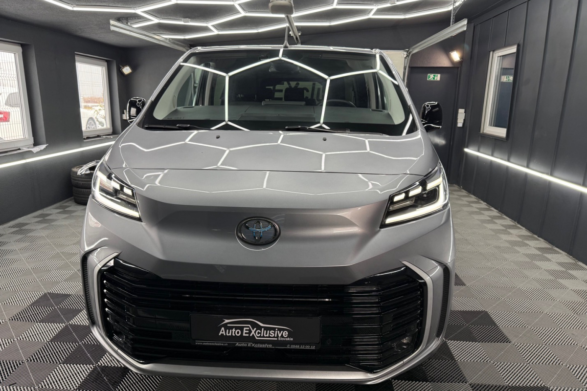 Ponuka vozidiel / Toyota Proace Verso 2.0 A/T 8-miest. - video