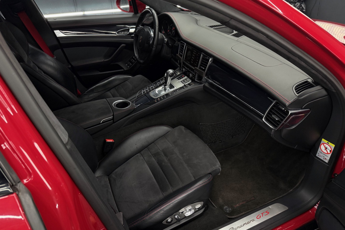 Ponuka vozidiel / Porsche Panamera GTS 4.8 PDK 4x4 - video