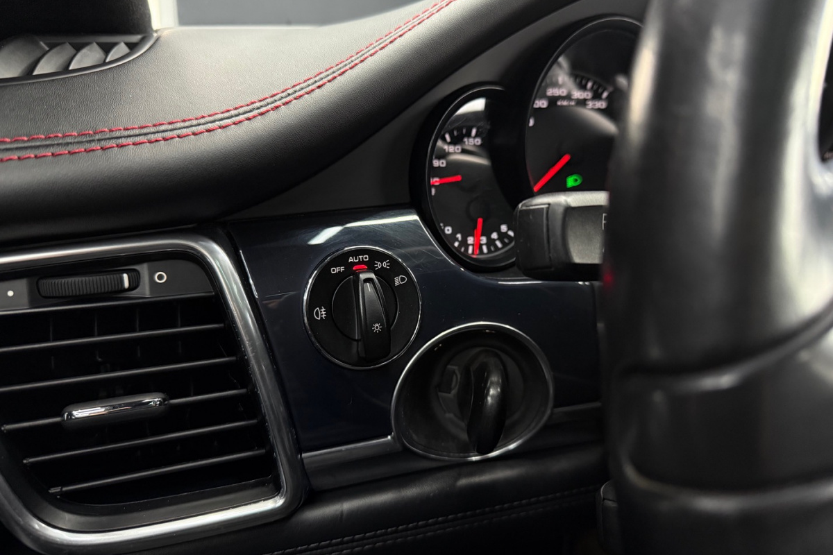 Ponuka vozidiel / Porsche Panamera GTS 4.8 PDK 4x4 - video Ponuka vozidiel / Porsche Panamera GTS 4.8 PDK 4x4 - video