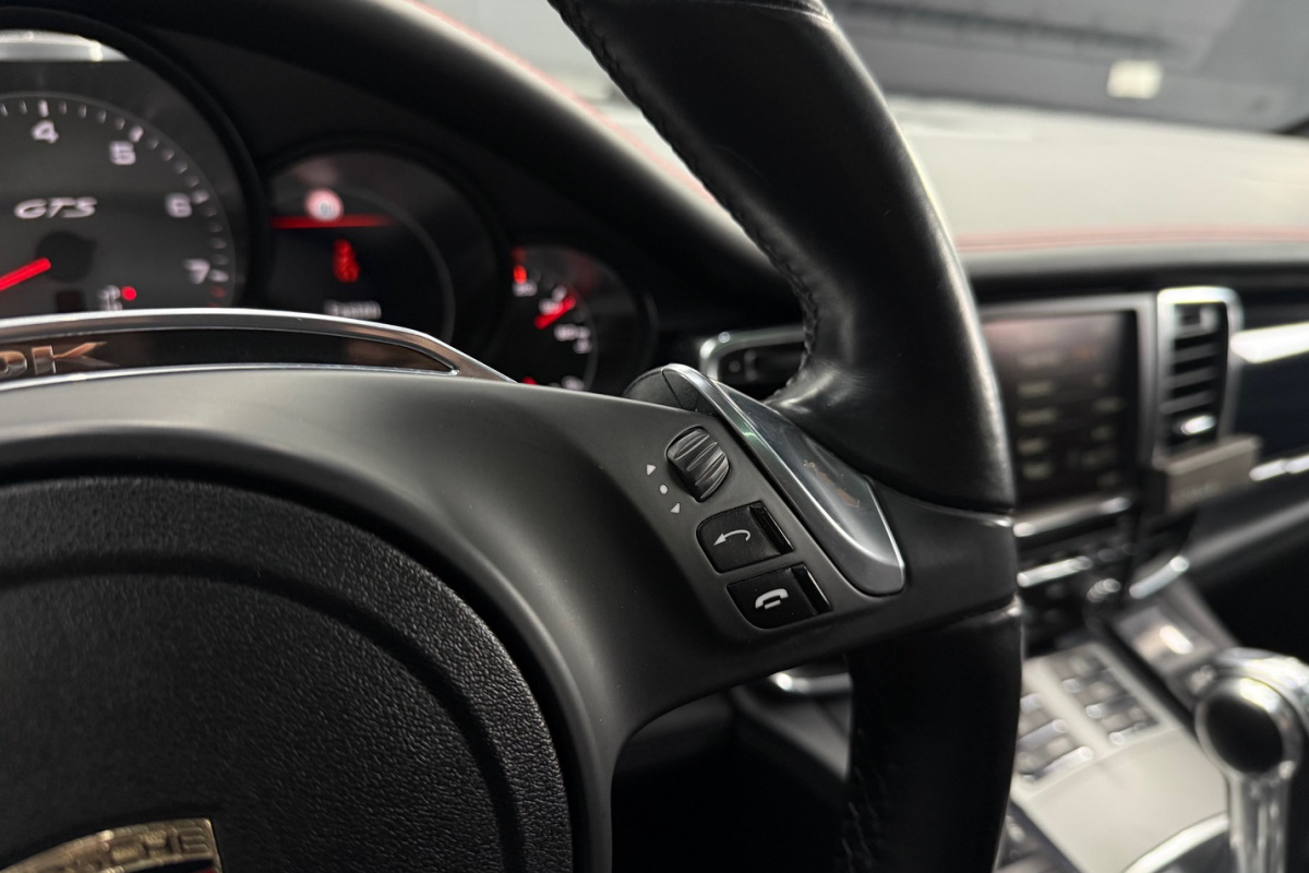 Ponuka vozidiel / Porsche Panamera GTS 4.8 PDK 4x4 - video