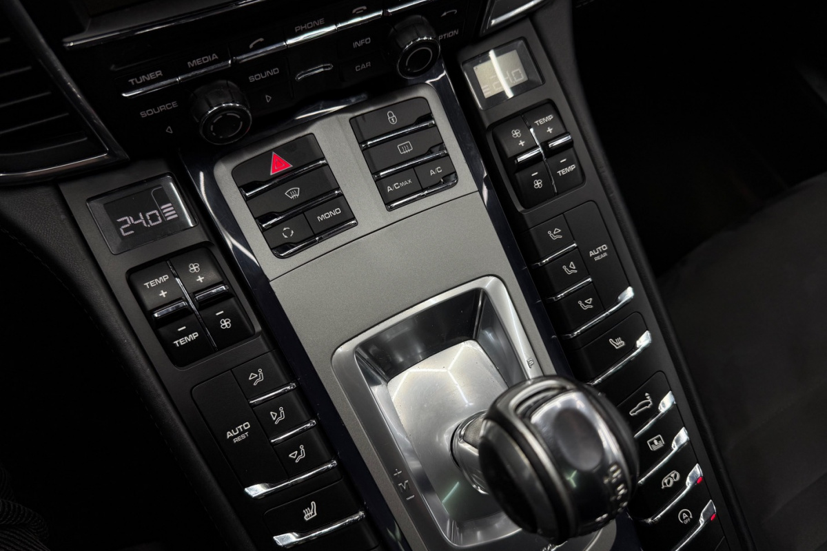 Ponuka vozidiel / Porsche Panamera GTS 4.8 PDK 4x4 - video