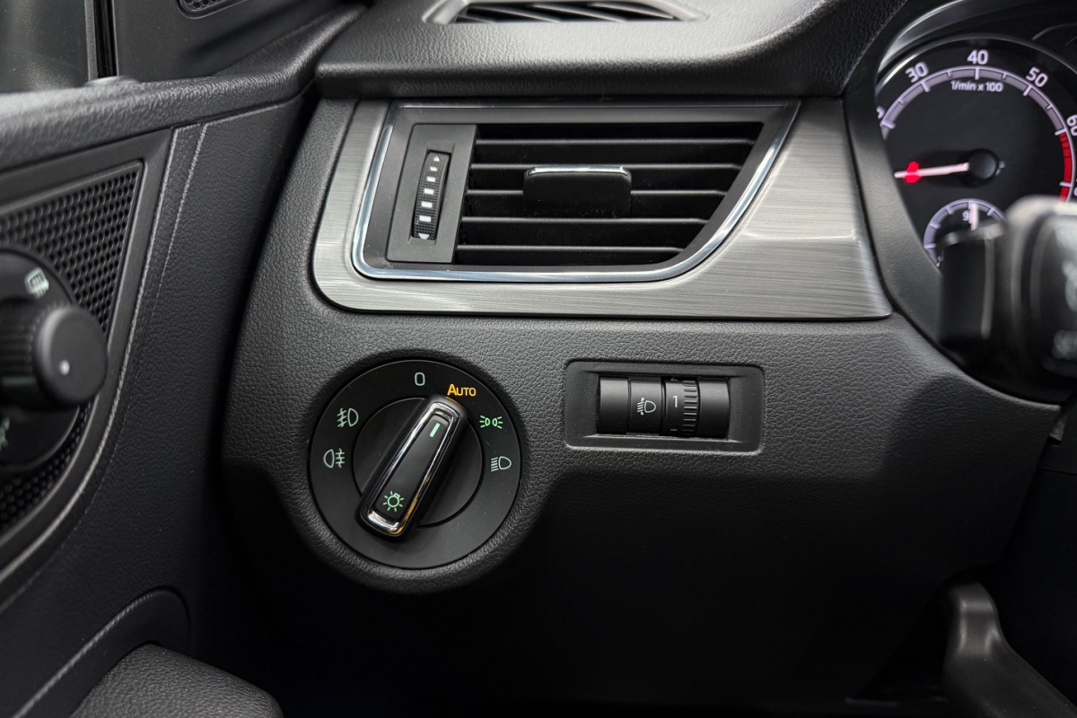 Ponuka vozidiel / Škoda Rapid 1.0 TSI Ambition - video Ponuka vozidiel / Škoda Rapid 1.0 TSI Ambition - video