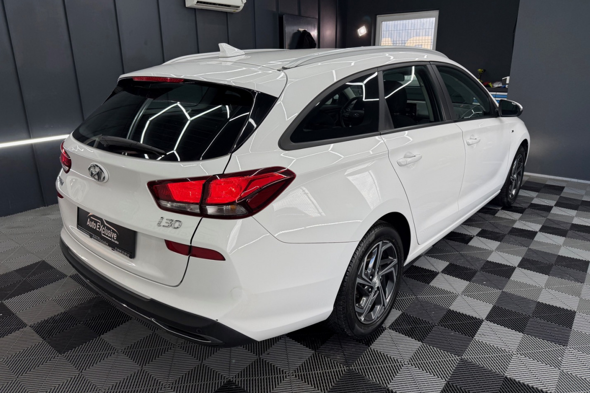 Ponuka vozidiel / Hyundai i30 CW 1.5 T-GDi mHEV Family DCT - video