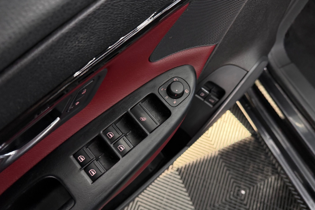 Ponuka vozidiel / Volkswagen Eos 2.0 TDI - video