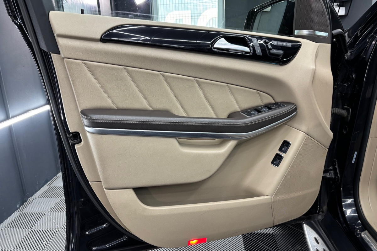 Ponuka vozidiel / Mercedes-Benz GL 350 CDI BlueTEC 4MATIC - video