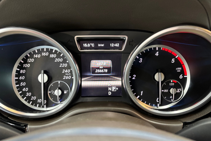  Ponuka vozidiel / Mercedes-Benz GL 350 CDI BlueTEC 4MATIC - video