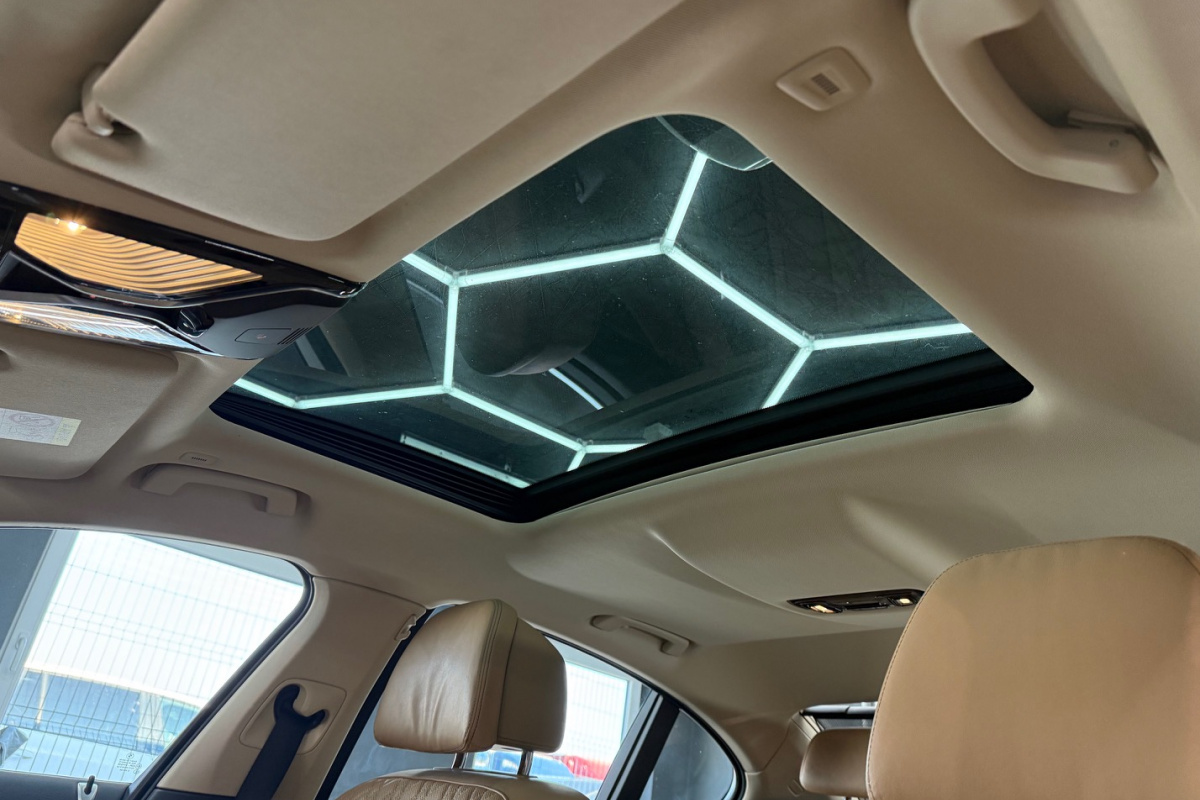 Ponuka vozidiel / BMW Rad 7 730d xDrive A/T - video Ponuka vozidiel / BMW Rad 7 730d xDrive A/T - video