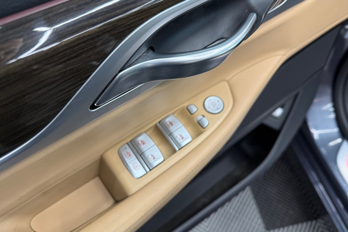 Ponuka vozidiel / BMW Rad 7 730d xDrive A/T - video