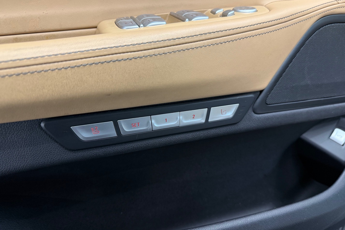 Ponuka vozidiel / BMW Rad 7 730d xDrive A/T - video