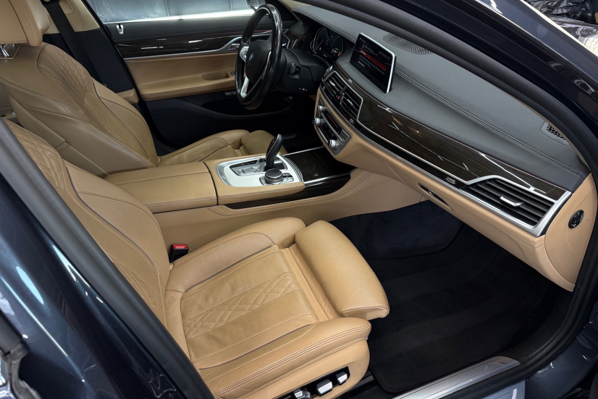 Ponuka vozidiel / BMW Rad 7 730d xDrive A/T - video Ponuka vozidiel / BMW Rad 7 730d xDrive A/T - video