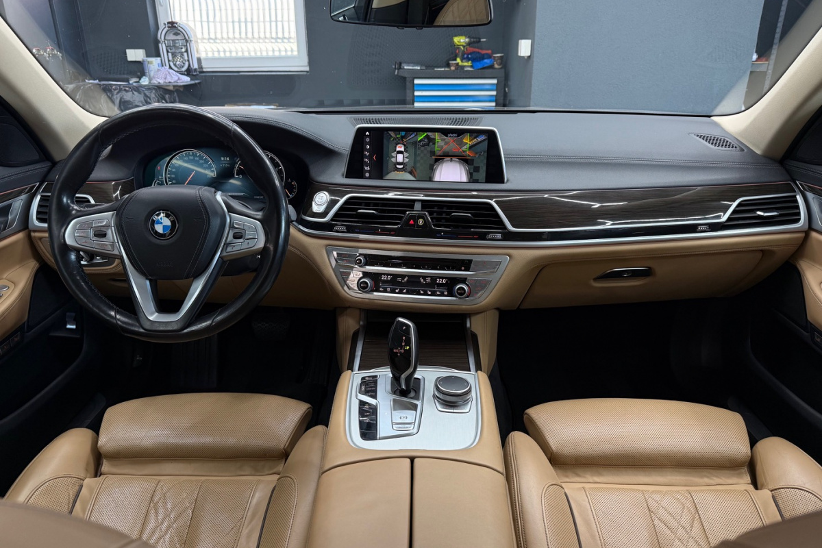 Ponuka vozidiel / BMW Rad 7 730d xDrive A/T - video