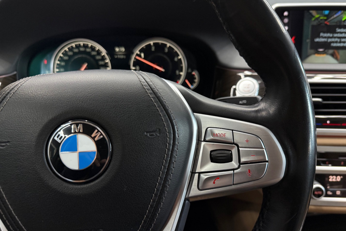 Ponuka vozidiel / BMW Rad 7 730d xDrive A/T - video