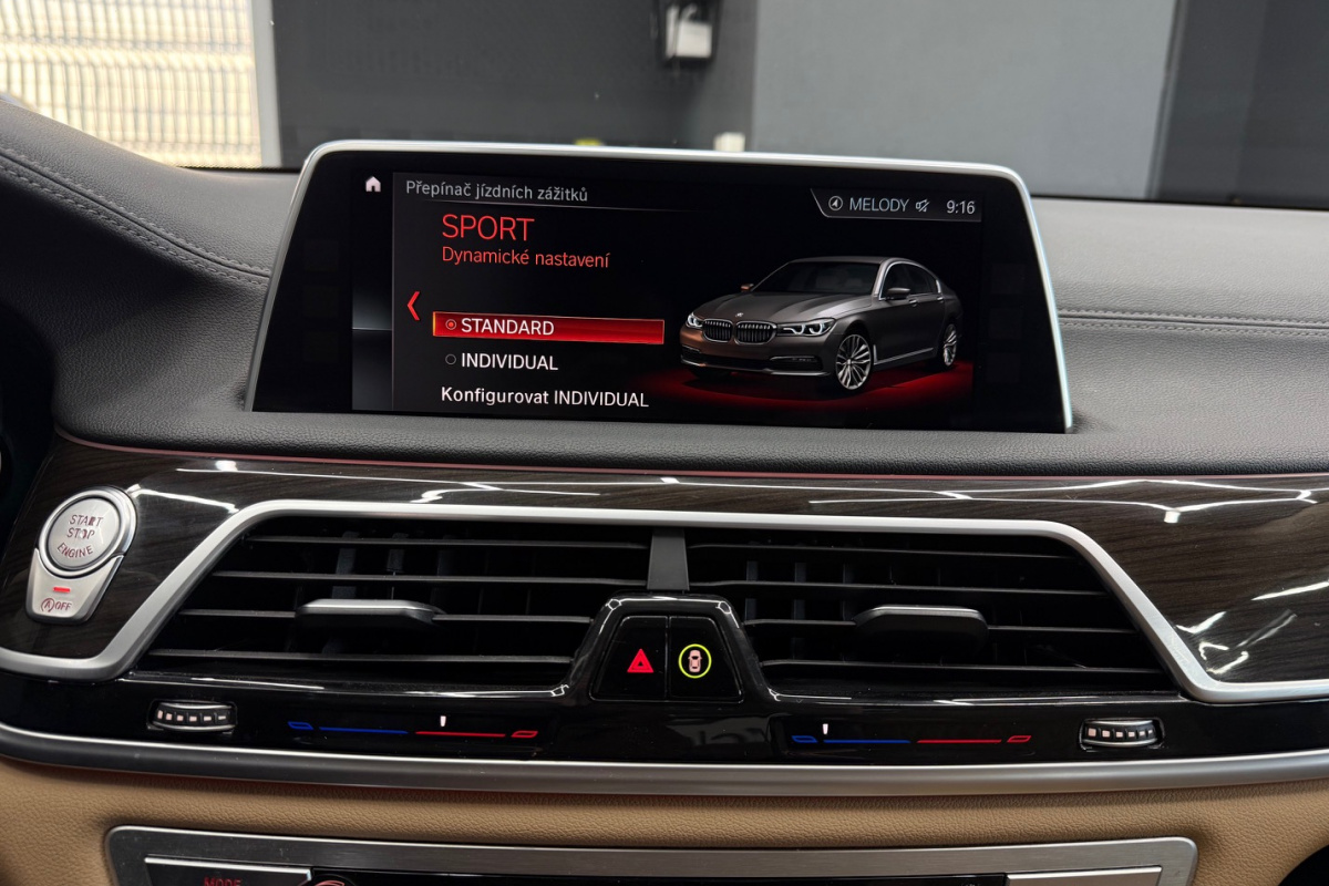 Ponuka vozidiel / BMW Rad 7 730d xDrive A/T - video