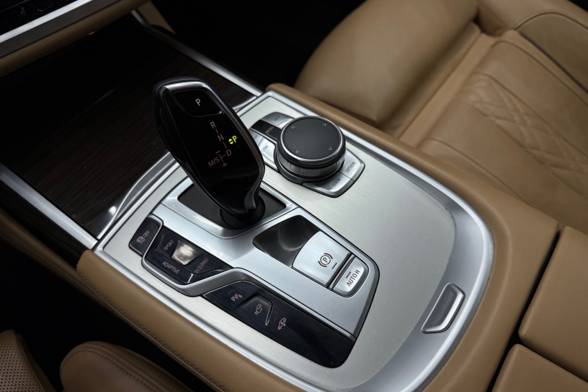 Ponuka vozidiel / BMW Rad 7 730d xDrive A/T - video