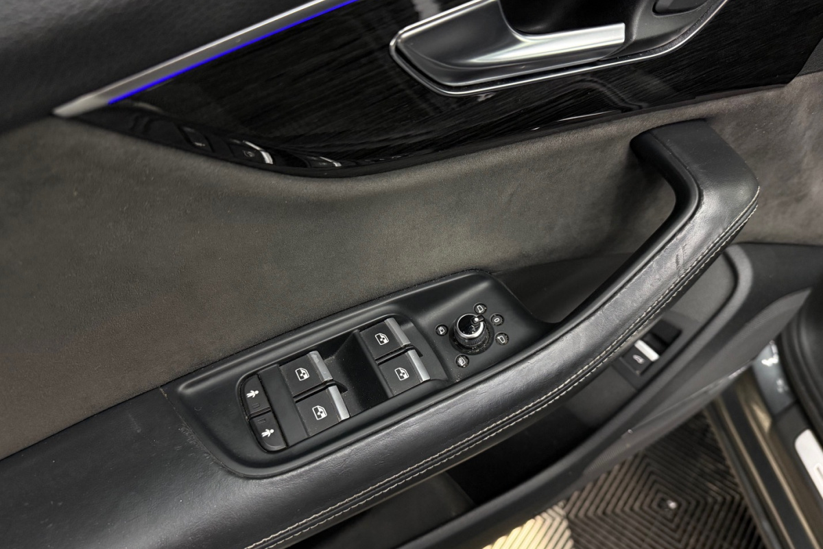 Ponuka vozidiel / Audi Q7 50 TDI QUATTRO TIPTRONIC S-LINE - video