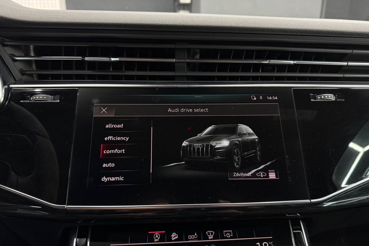 Ponuka vozidiel / Audi Q7 50 TDI QUATTRO TIPTRONIC S-LINE - video