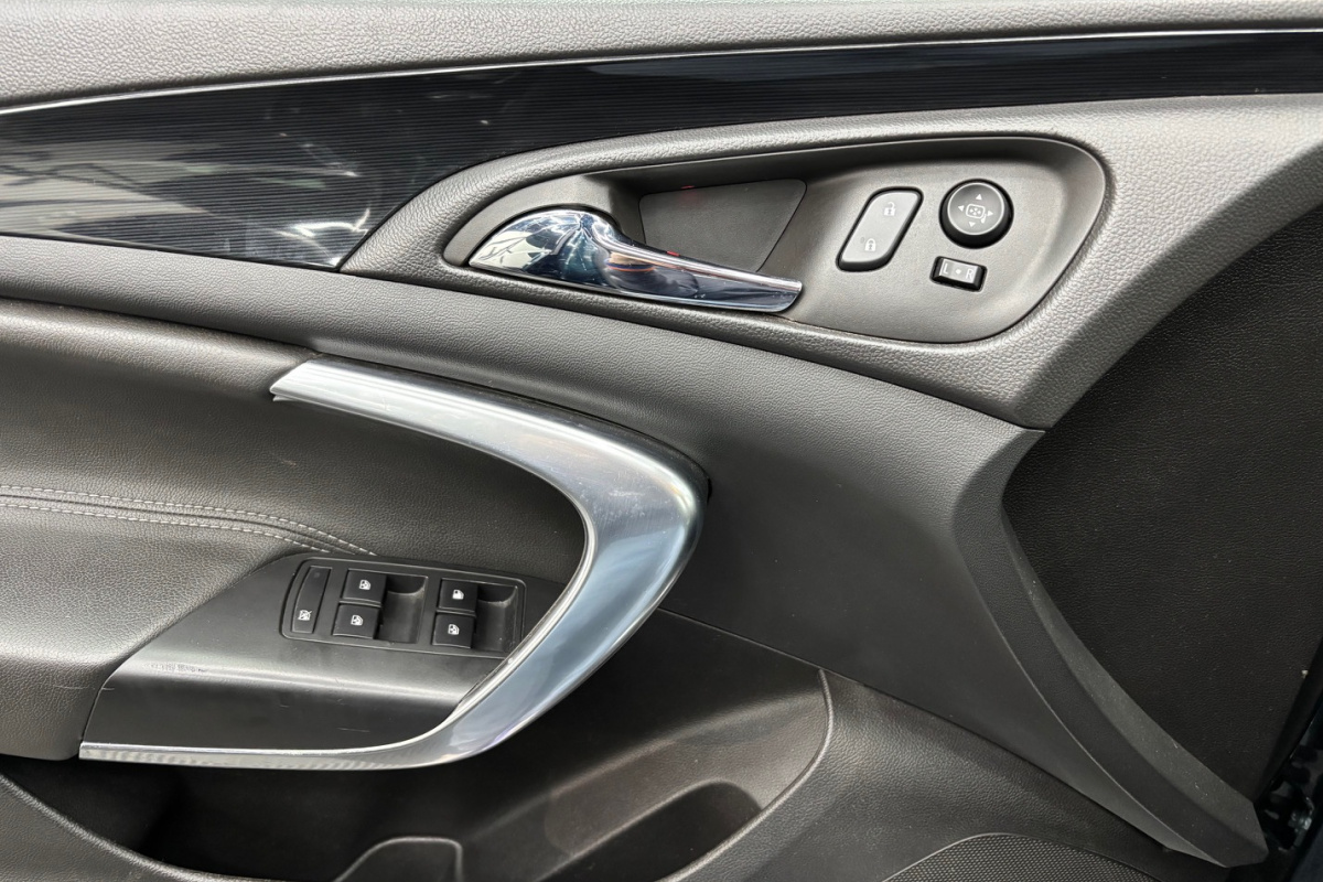 Ponuka vozidiel / Opel Insignia 2.0 CDTI 130k Cosmo AT6 - video