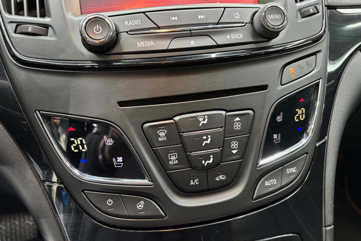 Ponuka vozidiel / Opel Insignia 2.0 CDTI 130k Cosmo AT6 - video