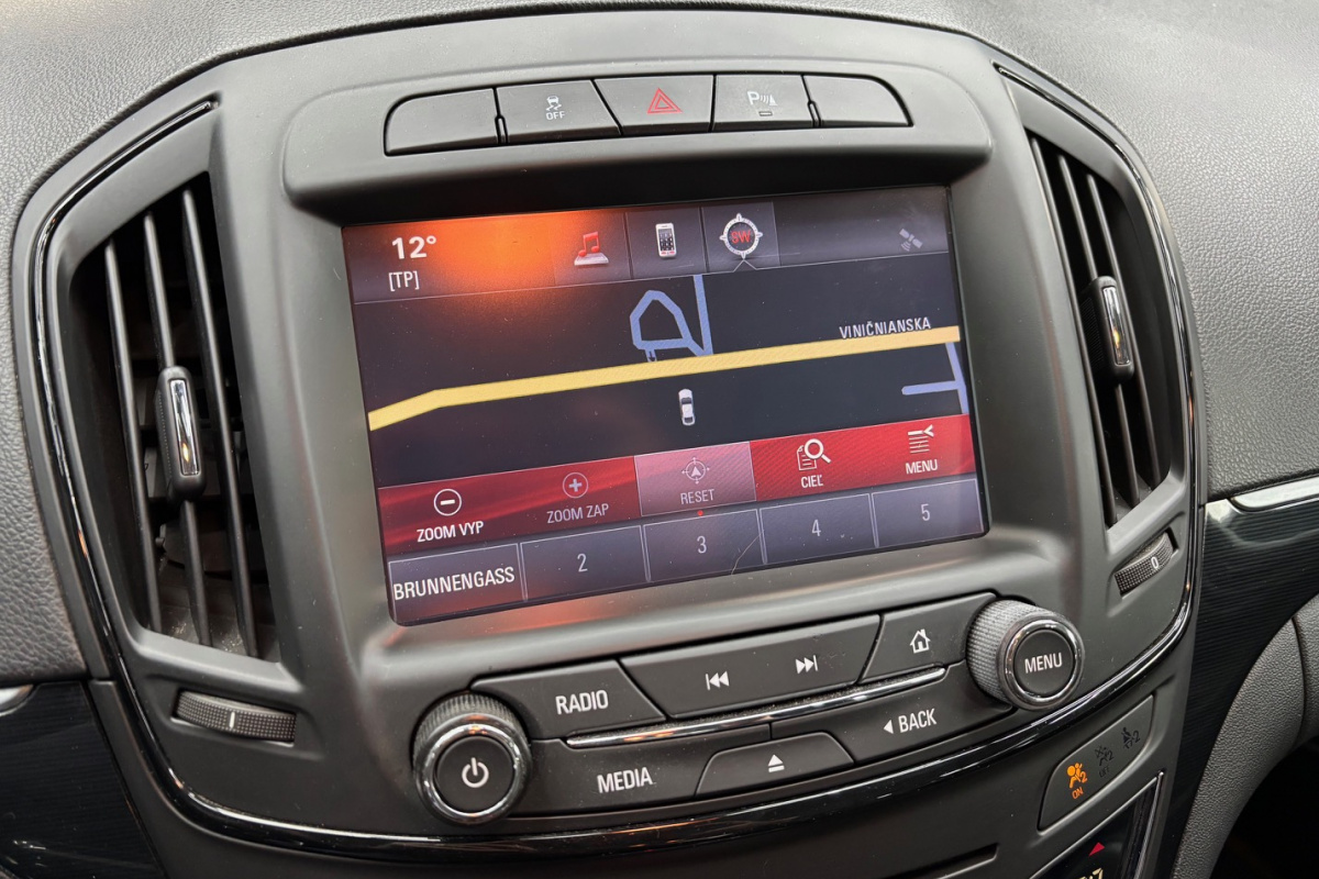 Ponuka vozidiel / Opel Insignia 2.0 CDTI 130k Cosmo AT6 - video