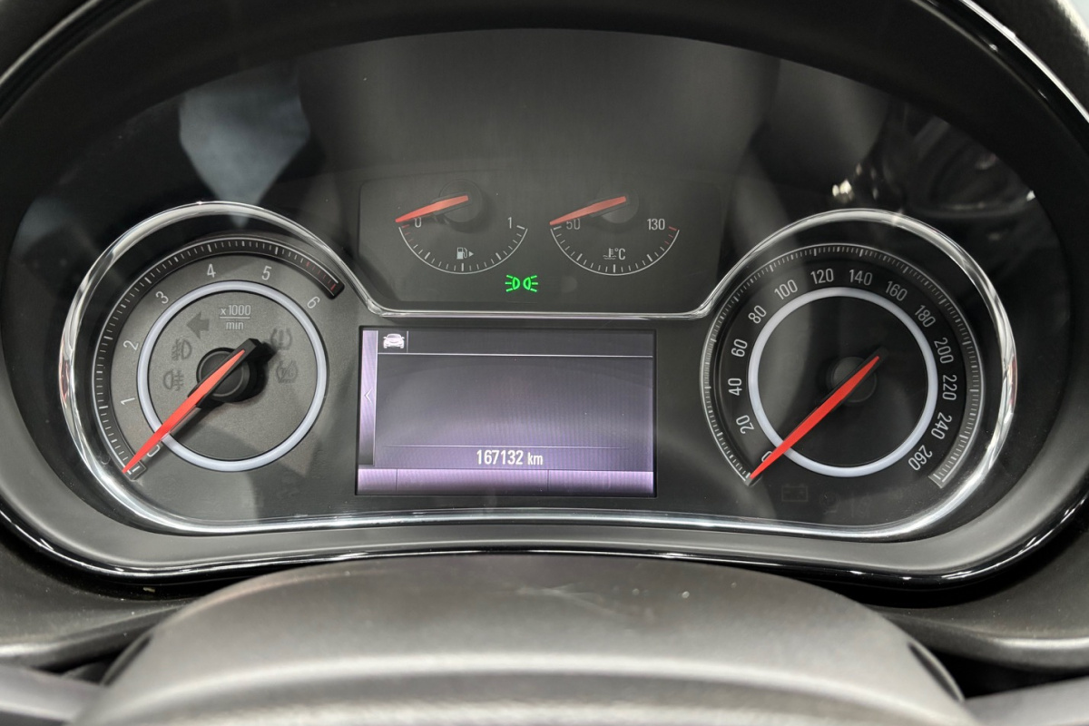 Ponuka vozidiel / Opel Insignia 2.0 CDTI 130k Cosmo AT6 - video